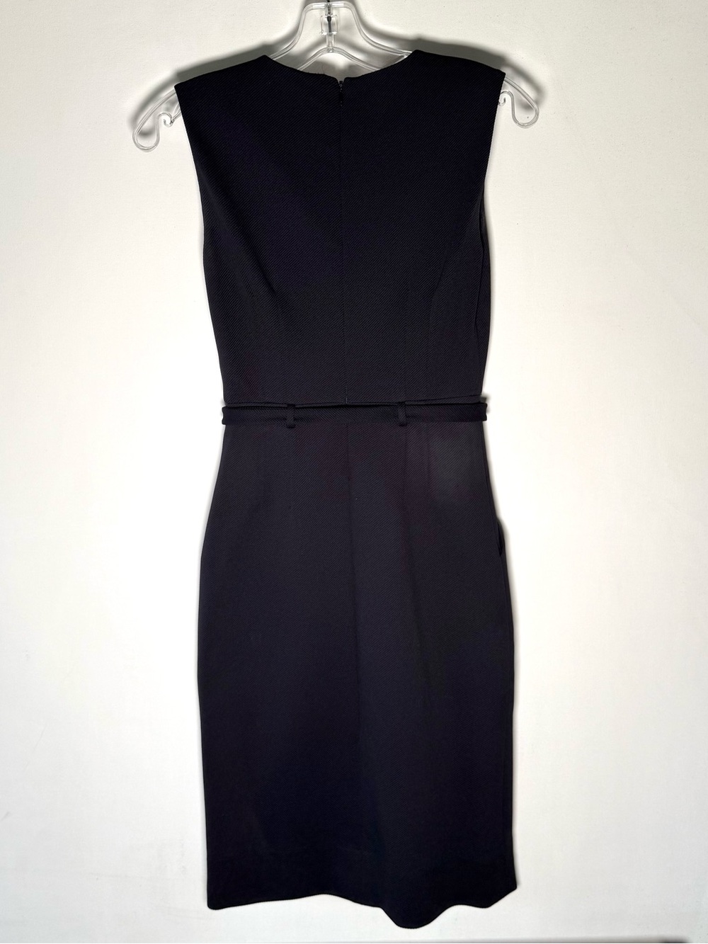 Diane Von Furstenberg Sleeveless V-Neck Sheath Dress with Waist Belt - Picture 4 of 5